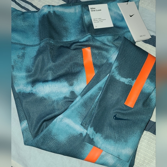 Nike Leggings - Picture 3 of 17